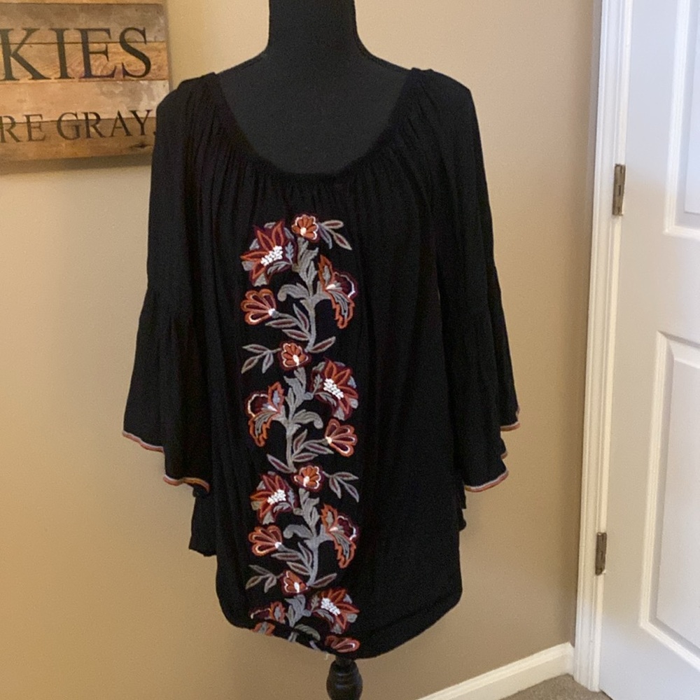 Solitaire boho embroidered top Sz1X, wear off shoulder, embroidered bell sleeves - Picture 2 of 7